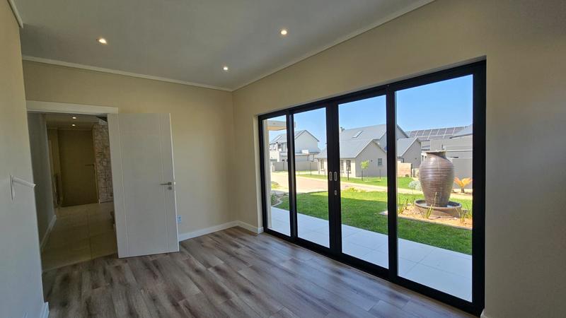 3 Bedroom Property for Sale in Outeniquasbosch Western Cape